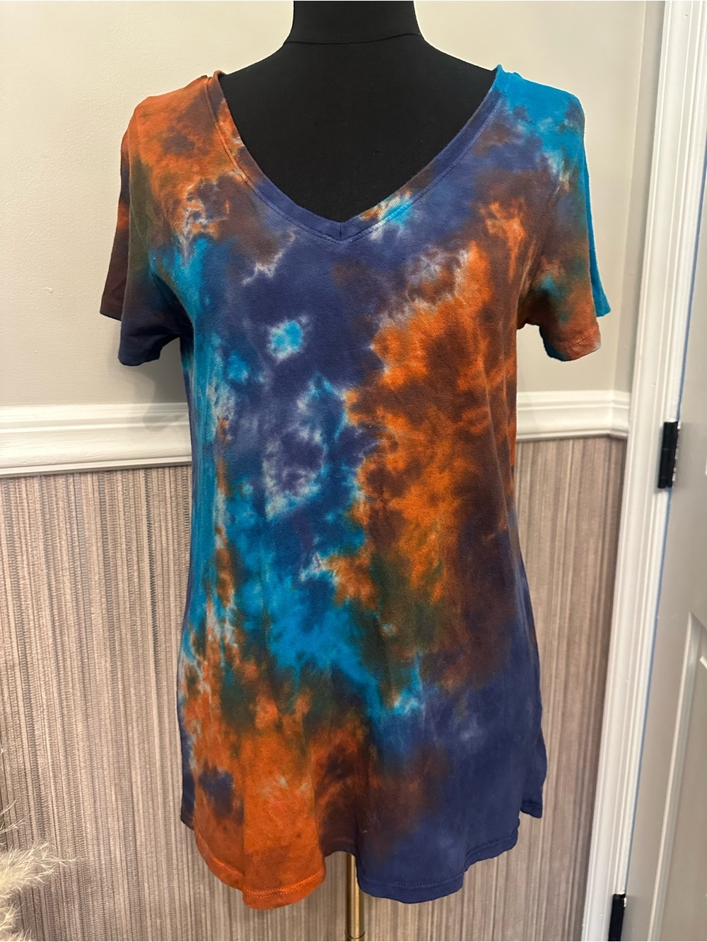 LuLaRoe Tie Dye V Neck Tunic T Shirt Small Blue Orange Purple Boho